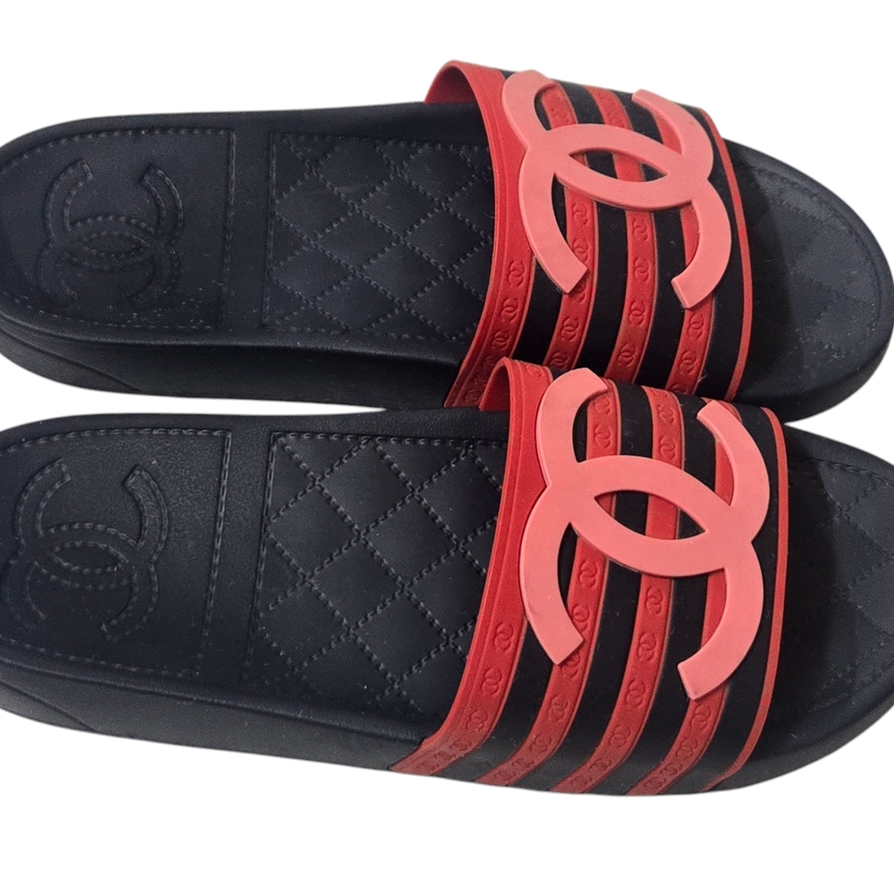 CHANEL Navy and Red Logo Slide Sandals - Picture 2 of 5